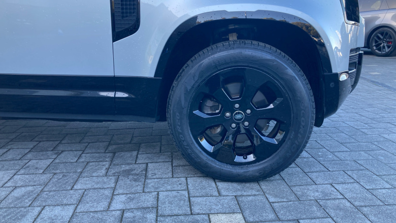 Land Rover Defender 2.0 P300 X-Dynamic HSE 90 3dr Auto Petrol Estate